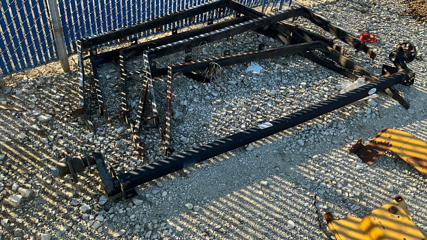 1 AXLE 6 FT 10 IN. W/ VARIOUS HEADACHE RACKS
