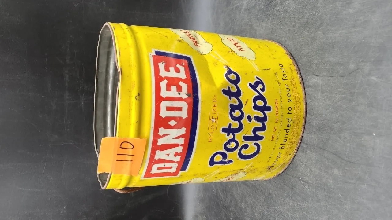 DANDEE POTATO CHIPS TIN (no lid) with golf balls