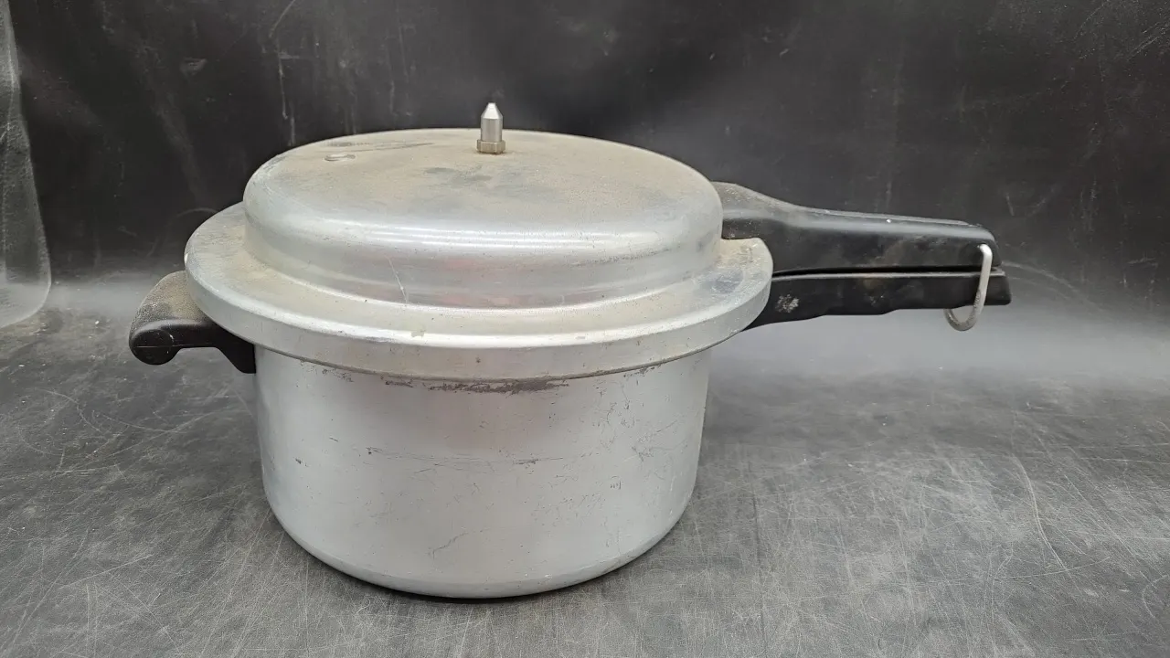 MIRRO PRESSURE COOKER with GAUGE