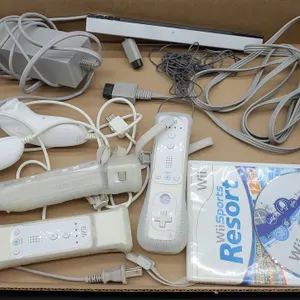 Wii GAME CONTROLLERS, CORDS & Wii SPORTS RESORT GAME