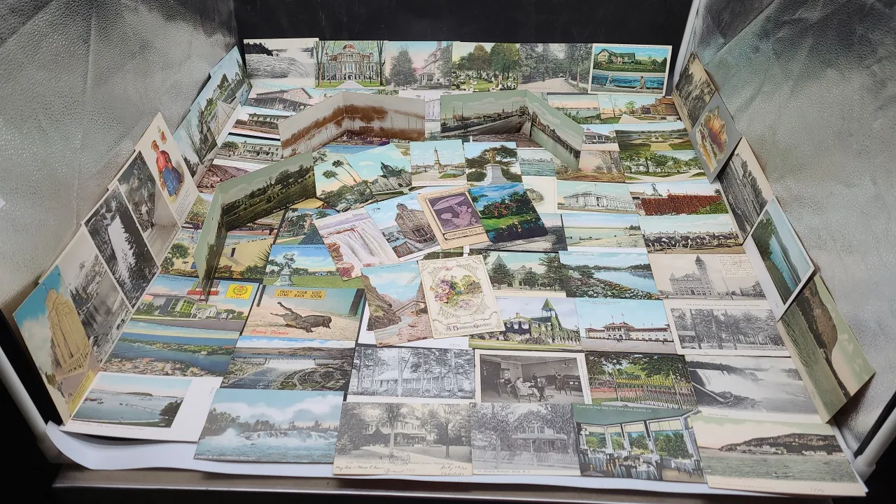 VINTAGE PICTURE POSTCARDS