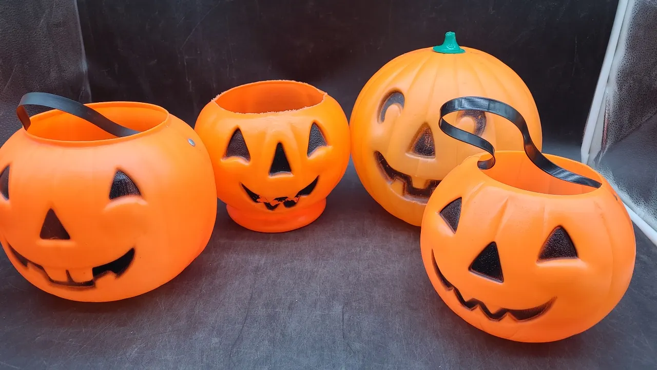 PLASTIC PUMPKINS