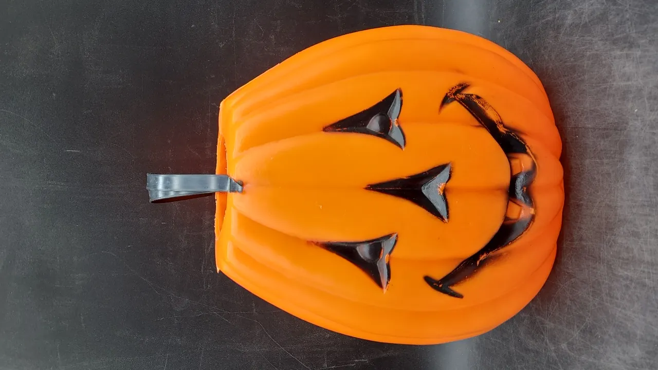 LARGE PLASTIC PUMPKIN WITH HANDLE