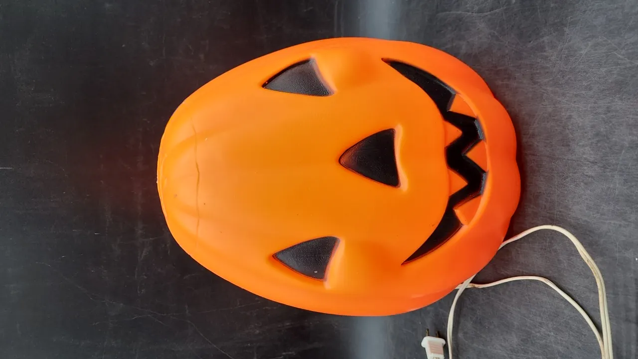 LARGE PLASTIC PUMPKIN LIGHT