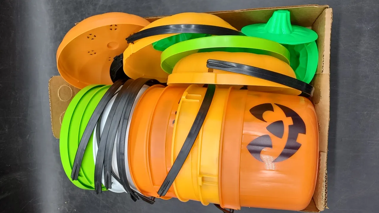 MC PUNK’n HALLOWEEN BUCKETS