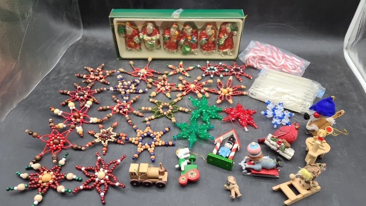 ASSORTED CHRISTMAS ORNAMENTS
