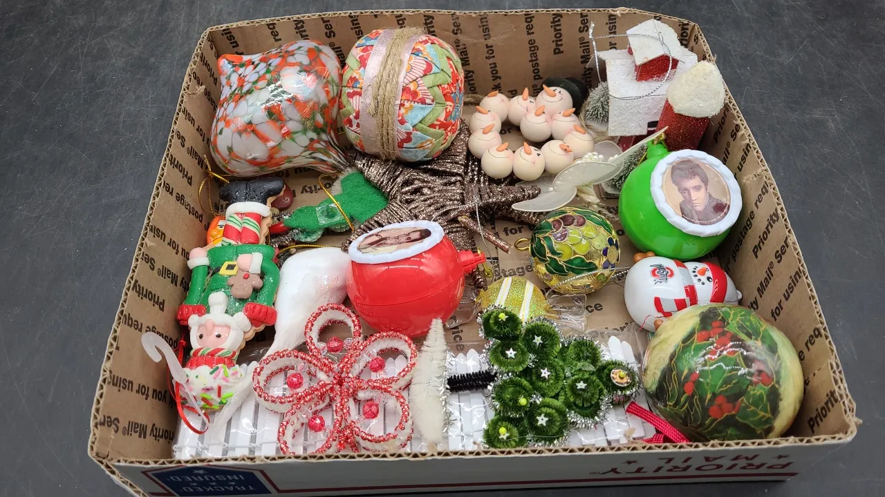VARIOUS CHRISTMAS ORNAMENTS