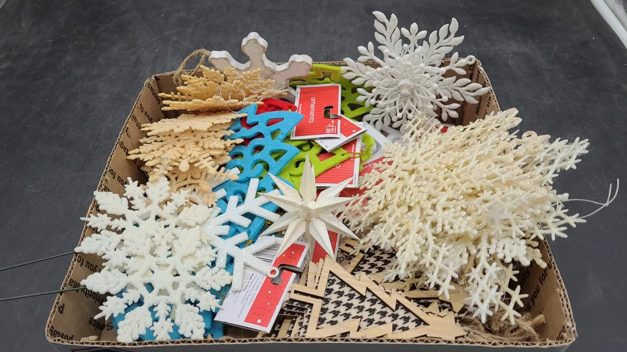 SNOWFLAKE & CHRISTMAS TREE ORNAMENTS