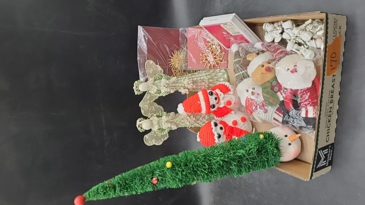 ASSORTED HOLIDAY DECORATIONS