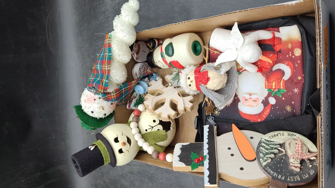 VARIOUS SNOWMAN DECORATIONS