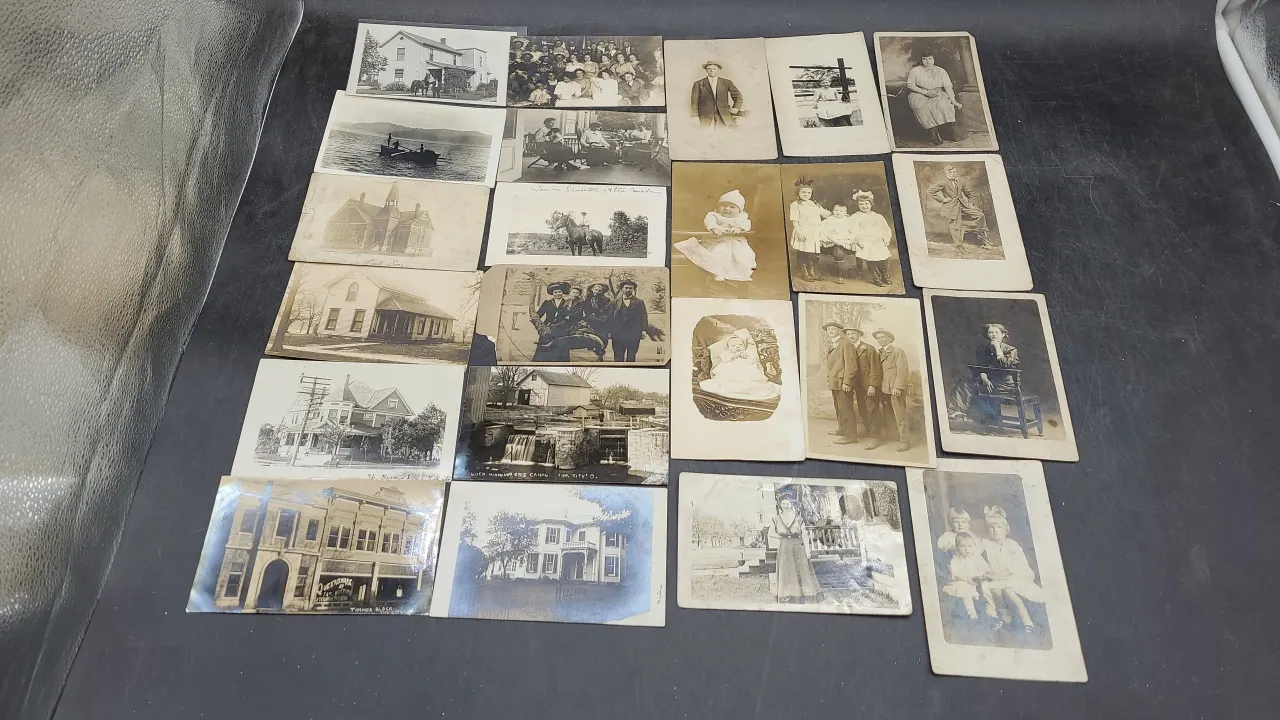 VINTAGE PHOTO POSTCARDS