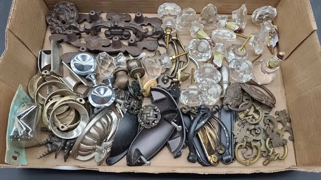 EARLY DOOR KNOBS, DRAWER PULLS & FURNITURE HARDWARE
