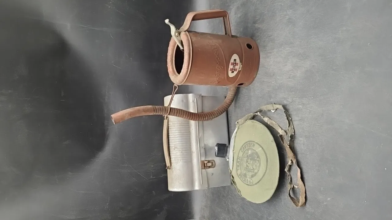 VINTAGE HUFFY SWING SPOUT, METAL LUNCHBOX, TRAIL CANTEEN