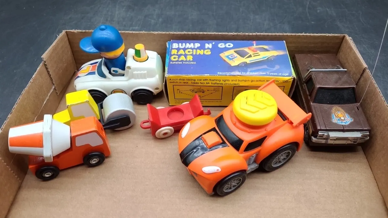 ASSORTED VINTAGE TOYS