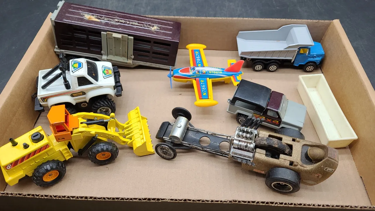 VINTAGE TOYS TRUCKS & PLANES
