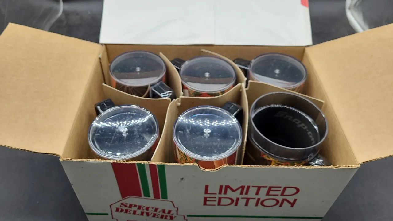 1994 SNAP-ON HOLIDAY MUG SET- plastic