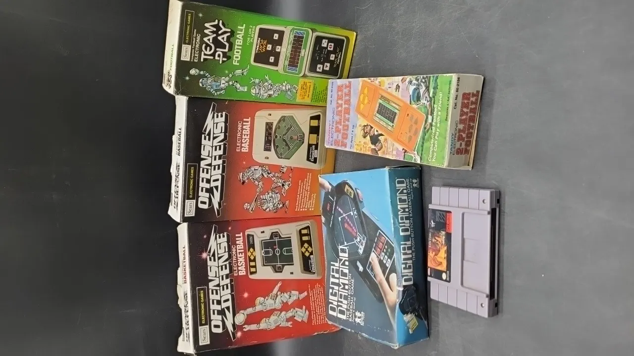 ELECTRONIC BASEBALL, BASKETBALL & FOOTBALL GAMES + NINTENDO GAME