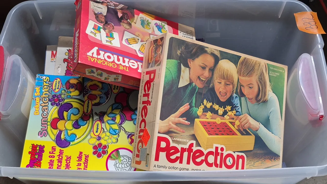 ASSORTED GAMES ON BIN