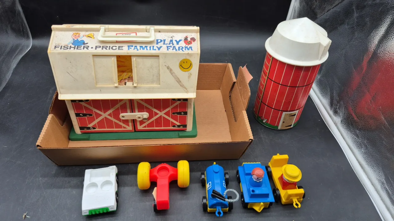 FISHER PRICE FAMILY FARM