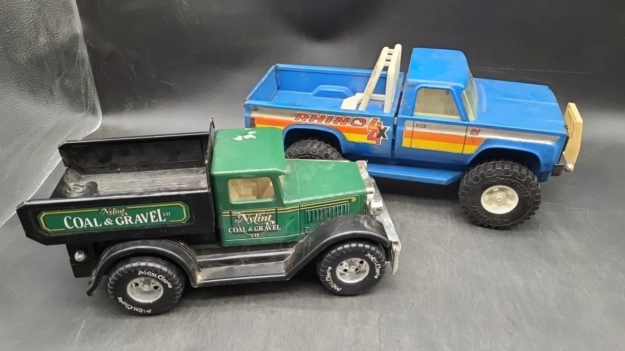 RHINO 4x4 TRUCK ; NYLINT COAL & GRAVEL TRUCK
