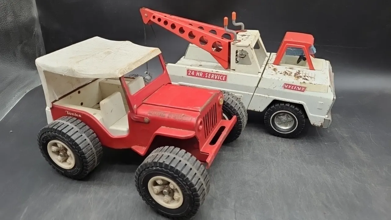 TONKA JEEP & NYLINT TOW TRUCK