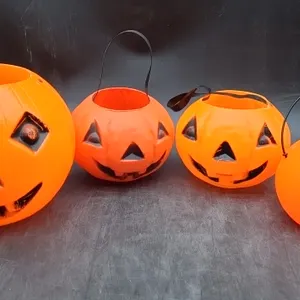 SMALL HALLOWEEN PLASTIC PUMPKINS