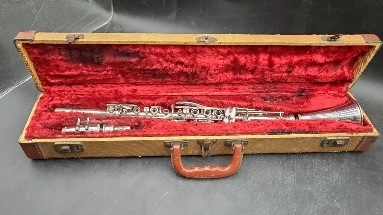 VINTAGE METAL CLARINET IN CASE