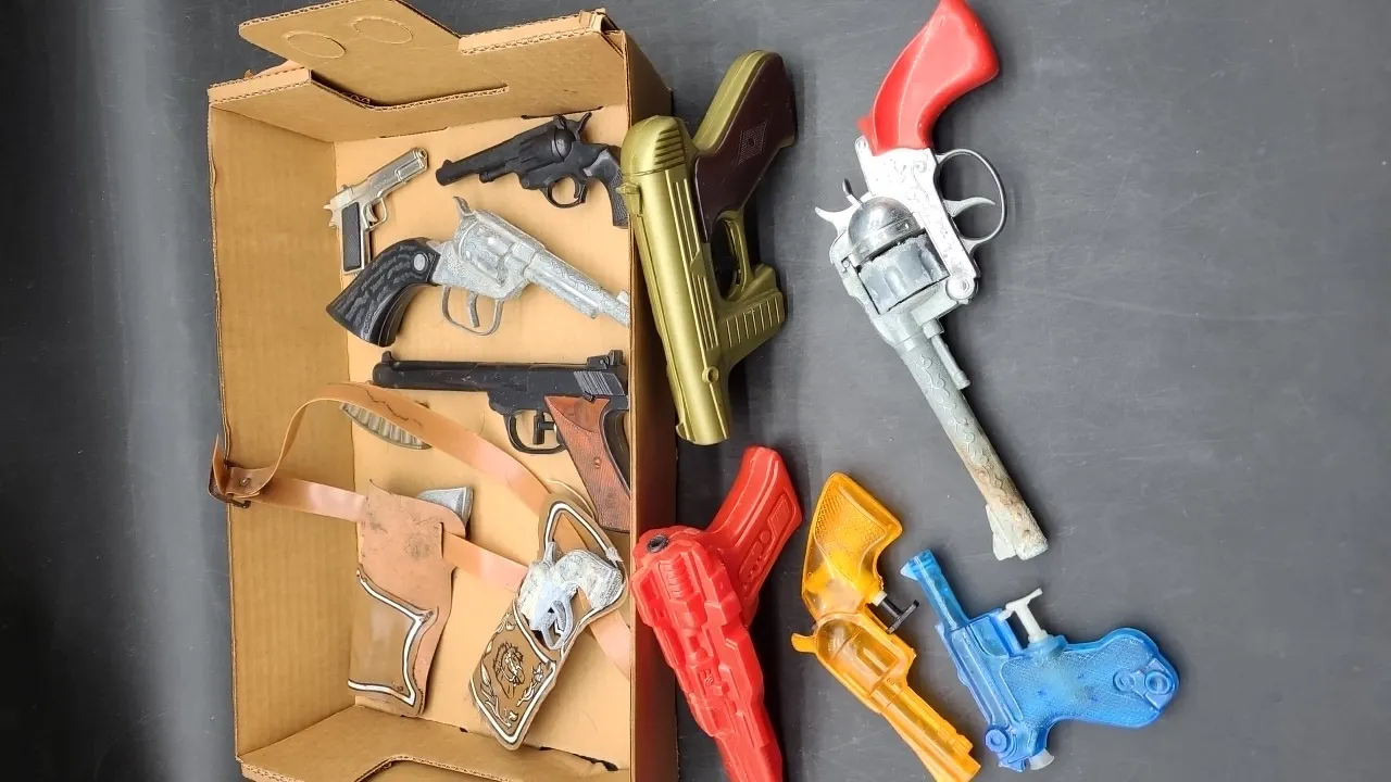 VINTAGE TOY GUNS