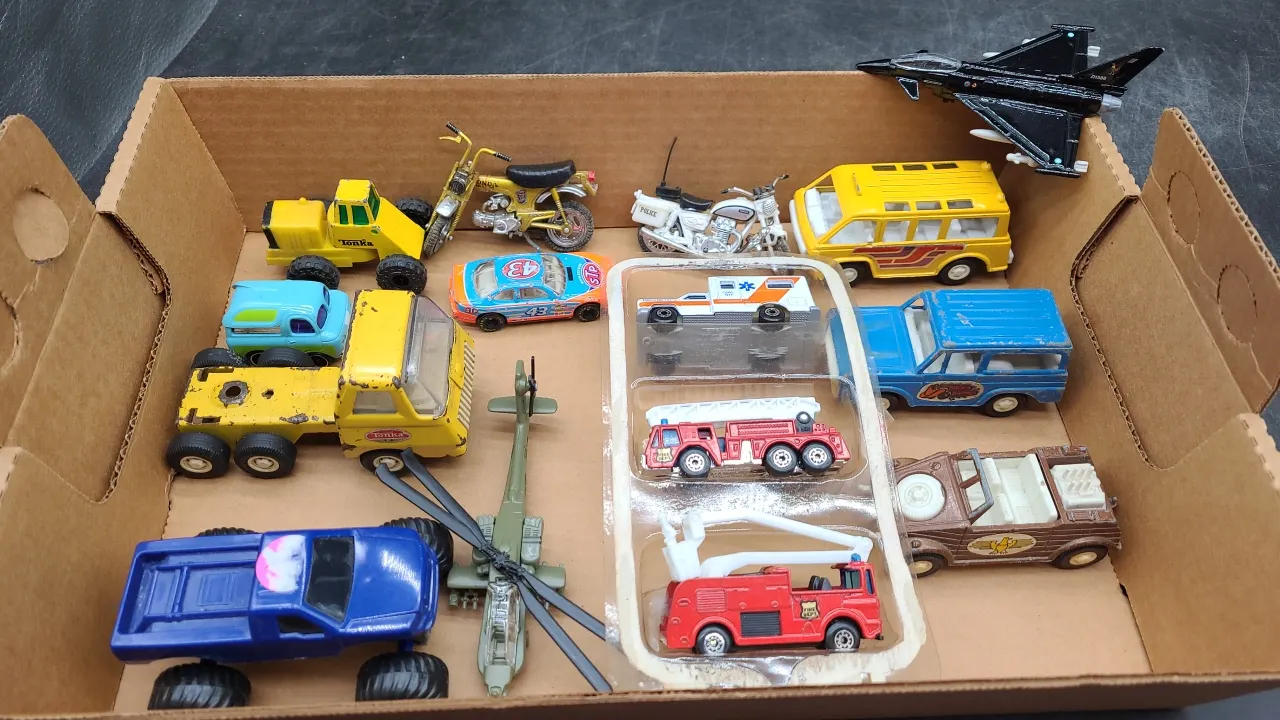 TOY TRUCKS & CARS