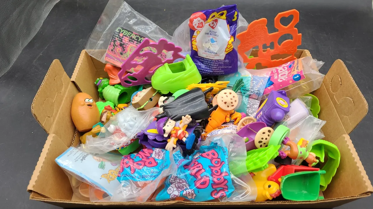 KID’S MEAL TOYS And more