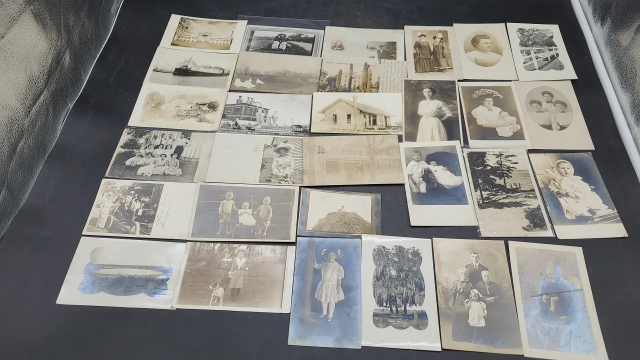 VINTAGE PHOTO POSTCARDS