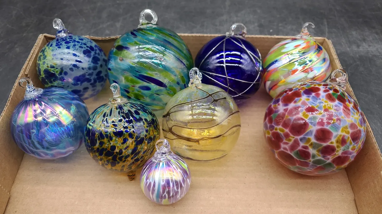 DECORATIVE GLASS ORNAMENTS