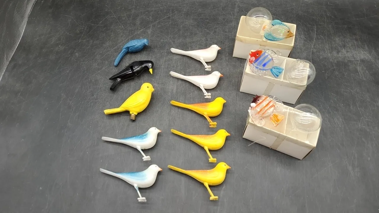 PLASTIC BIRDS & FLOATING FISH DECOR