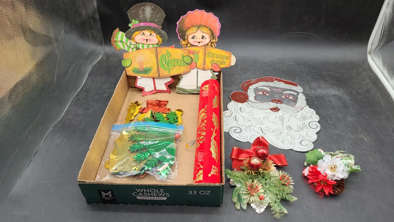 ASSORTED CHRISTMAS DECOR