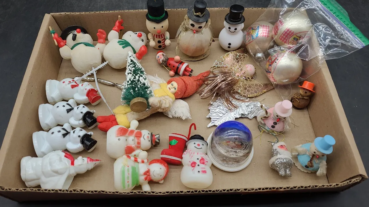 ASSORTED SNOWMAN DECOR