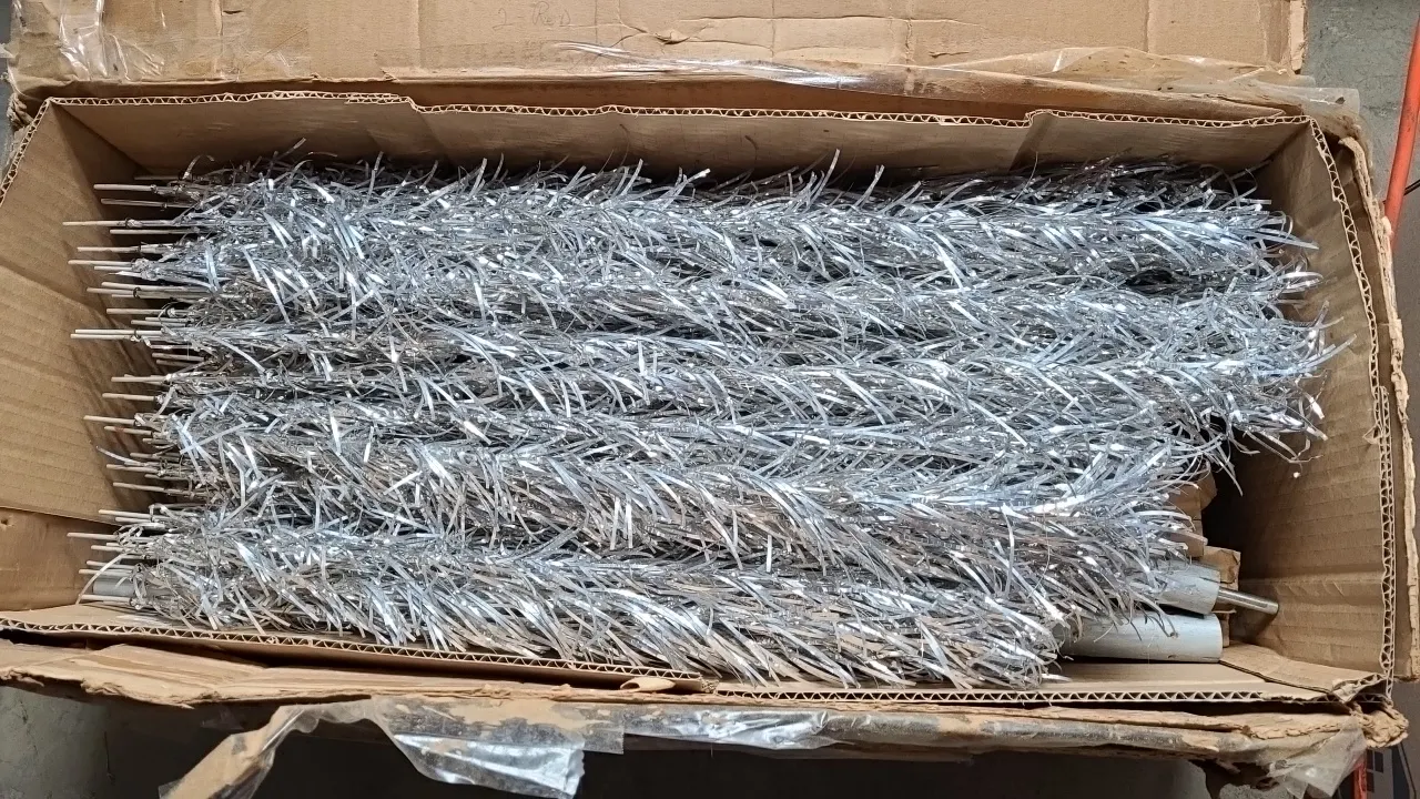 VINTAGE 122 branch taper tree