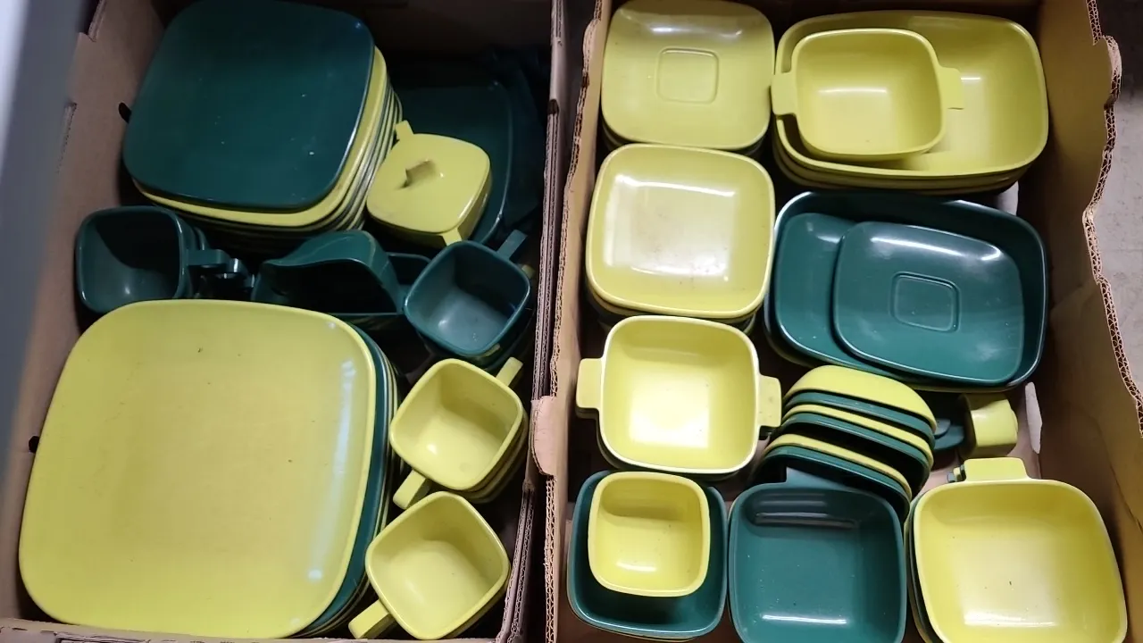 ARROWHEAD EVER WARE green melamine/melmac - large lot
