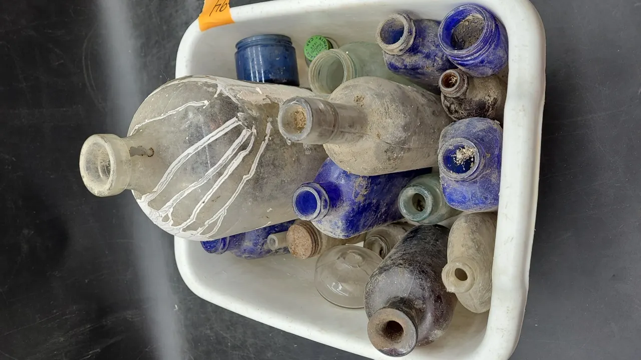 VINTAGE BOTTLES IN TOTE