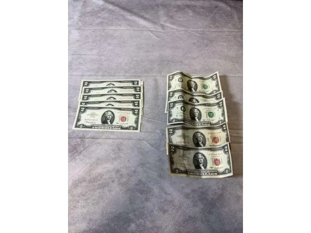 Lot Of 10 2 Dollar Notes, Including 5 UNC Red Seals