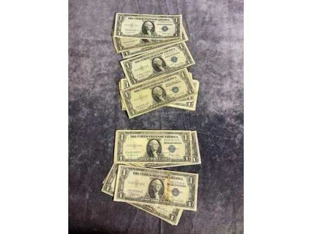 Lot Of 29 1 Dollar Silver Certificates