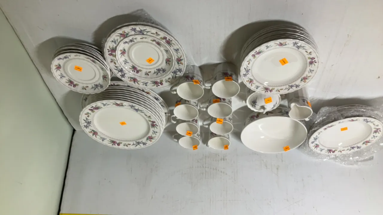 Mikasa Maxima Brywood Fine China Serving of 8 + 2 Serving Dishes
