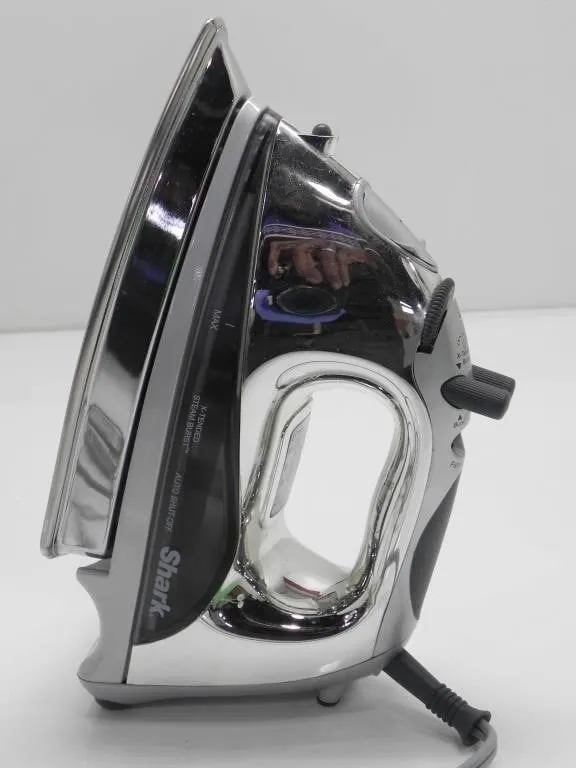 SHARK EXTENDED STEAM BURST ELECTRIC IRON