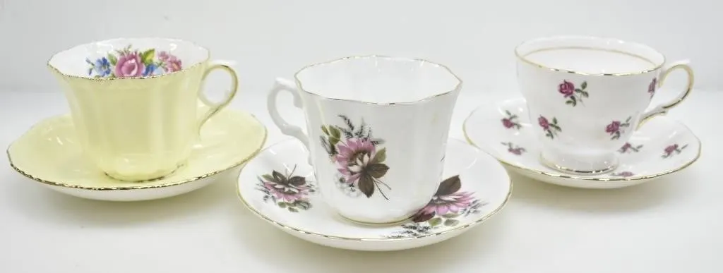 ROYAL GRAFTON & COLCLOUGH TEA CUPS AND SAUCERS
