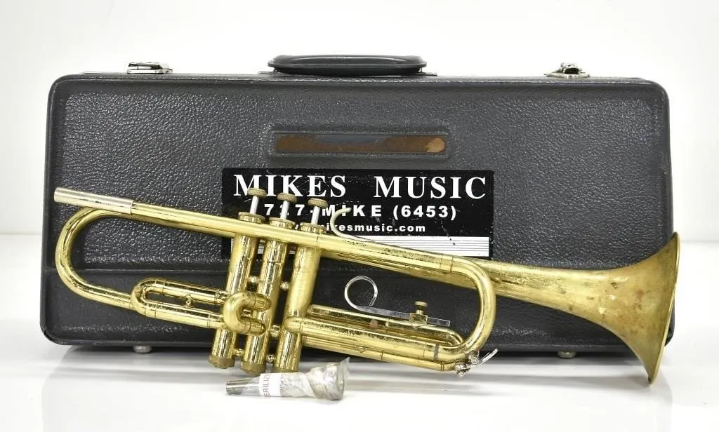 SELMER BUNDY TRUMPET WITH MOUTHPIECE