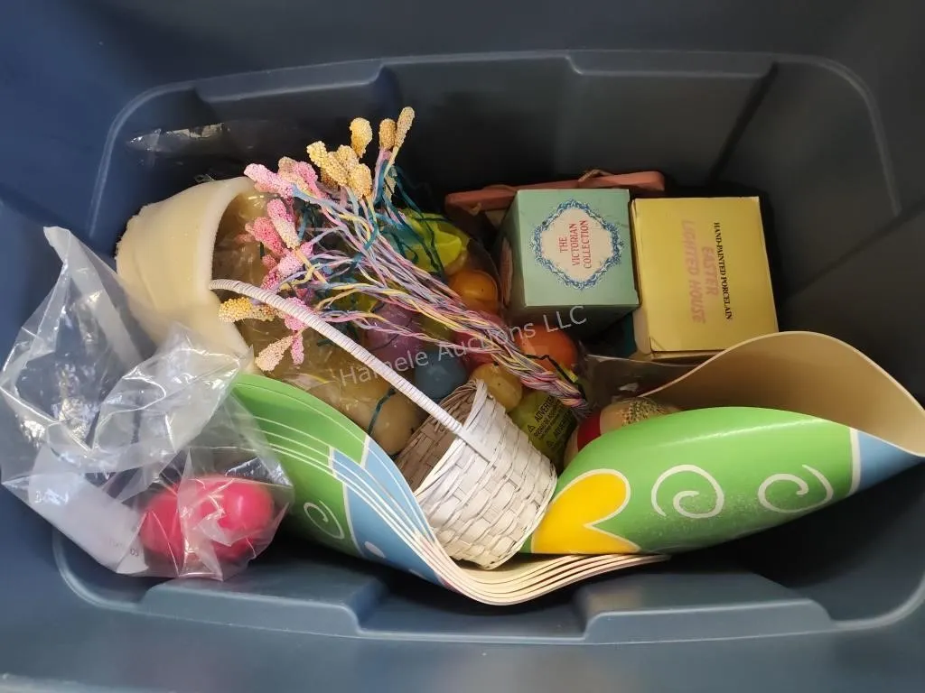 Tote of Easter decor