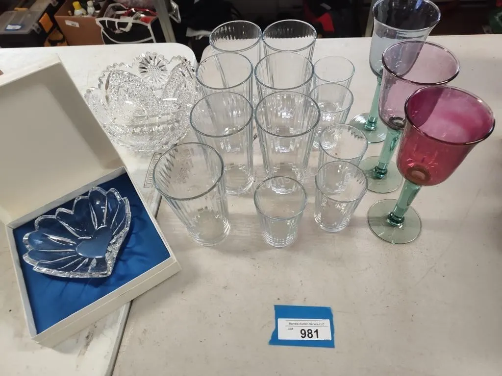 Glasses and 2 crystal bowls