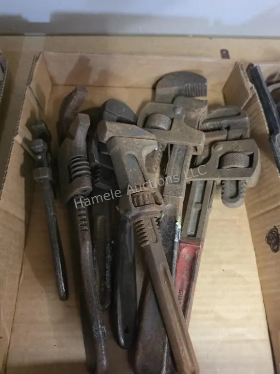 Assorted wrenches