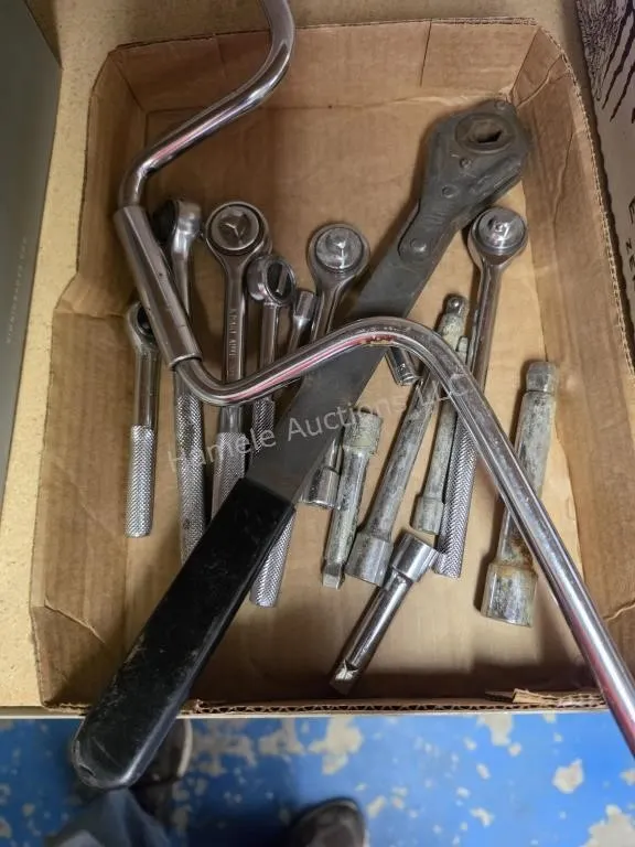 Assorted ratchets and other items