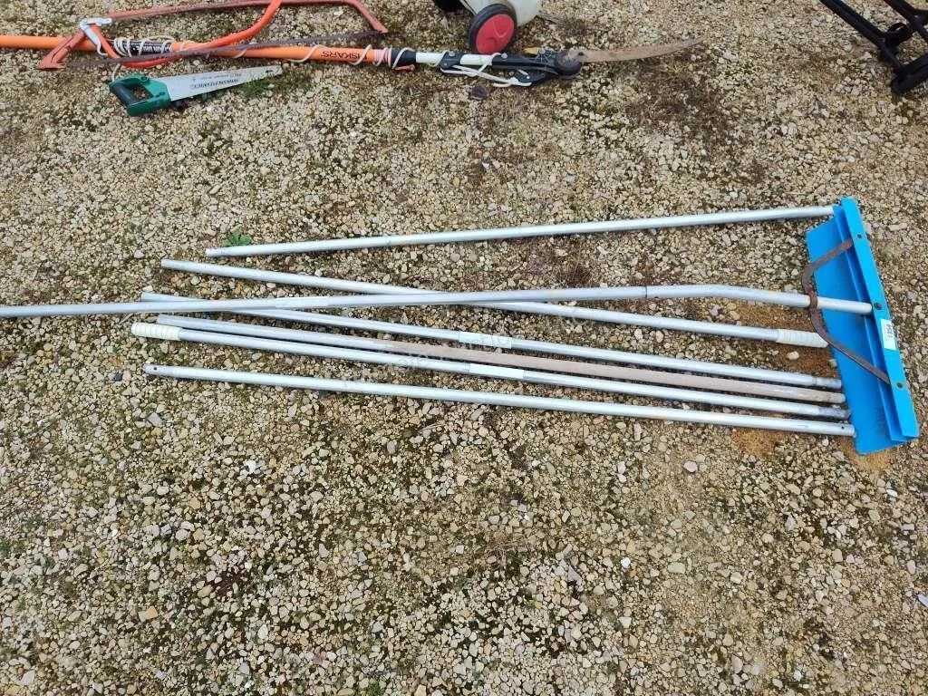Roof rake