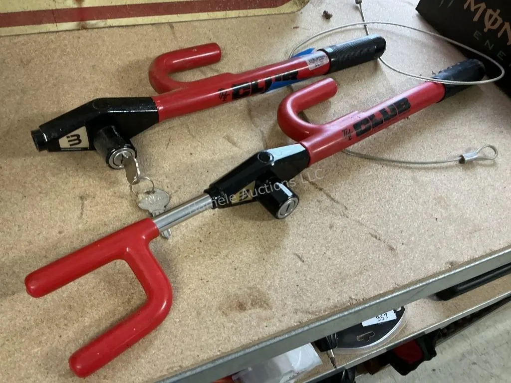 2 Locks - The Club - missing key for one.